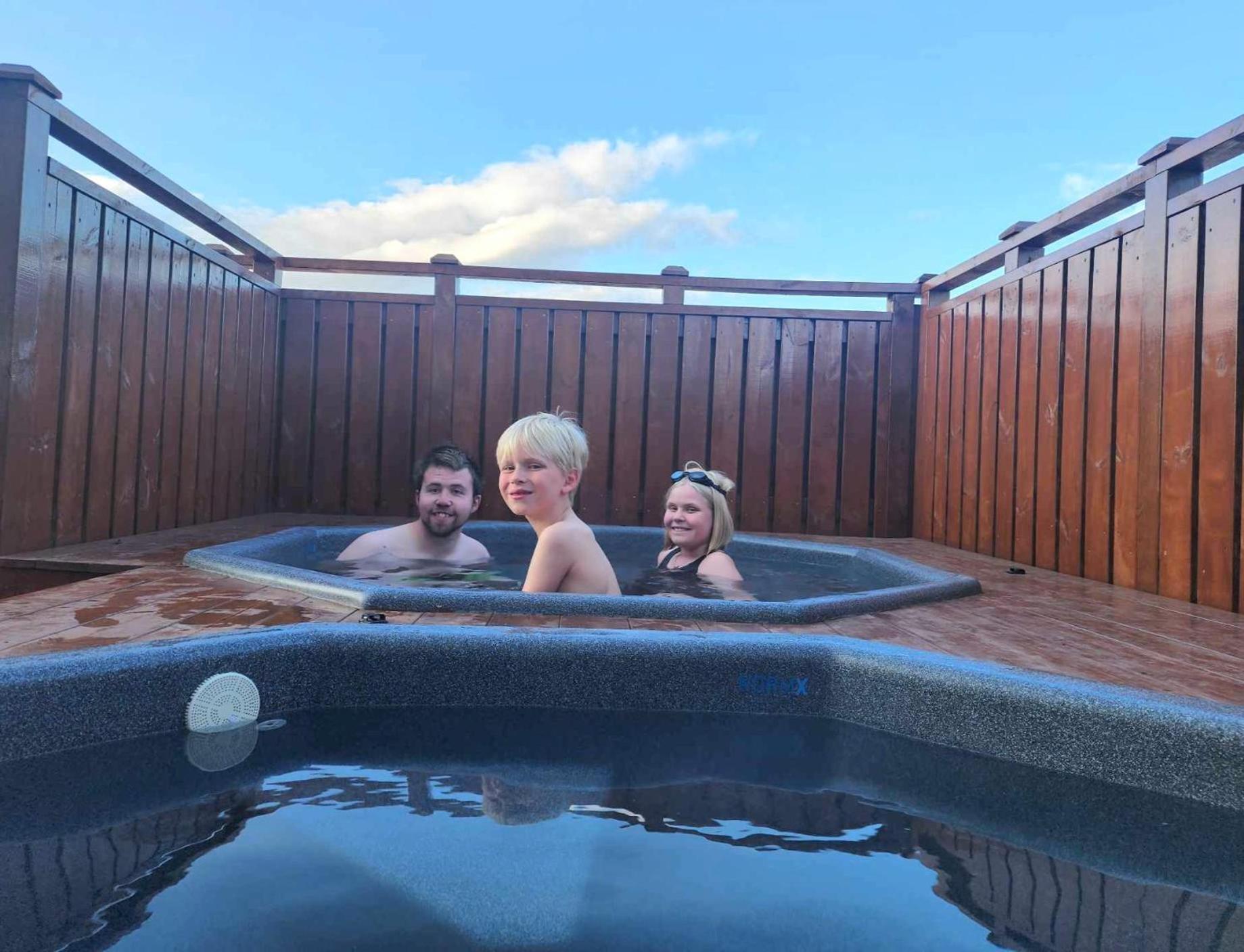 Ak Rentals, With Hot Tubs Akureyri Zewnętrze zdjęcie
